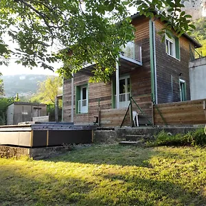 Maison Au Bord De L'eau Avec Jacuzzi Hébergement de vacances Millau